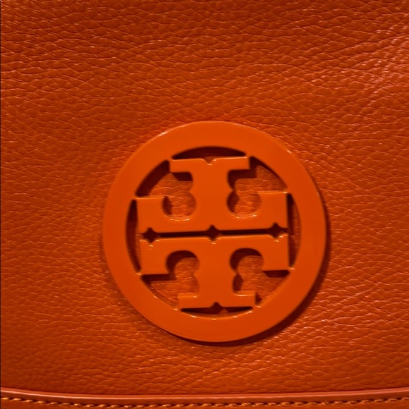 SOLD Tory Burch Orange Amanda Cross Body Bag - Picture 4 of 6
